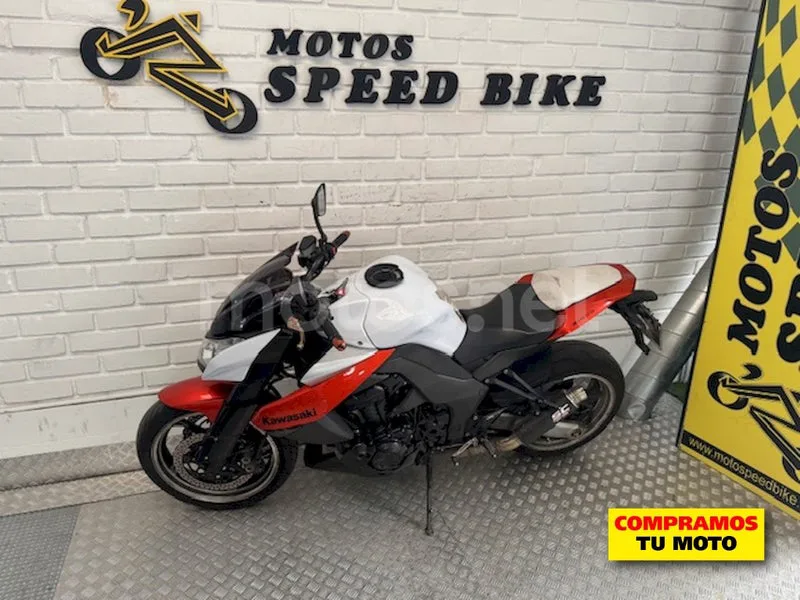 Kawasaki Z1000 – Vista 14