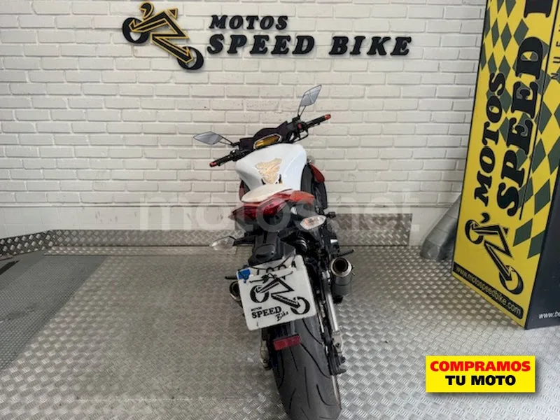 Kawasaki Z1000 – Vista 16
