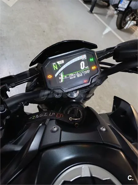 Kawasaki Z900 - Vista 3