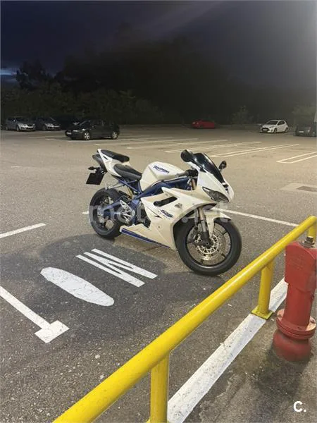 Triumph Daytona 675 SE - Vista 3
