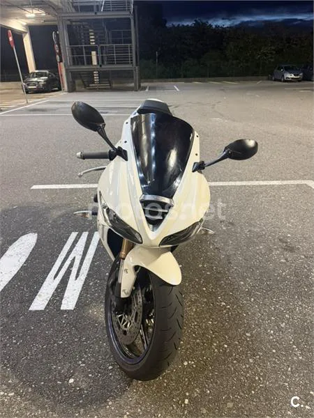 Triumph Daytona 675 SE - Vista 6