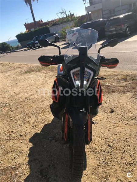 KTM 890 – Vista 2