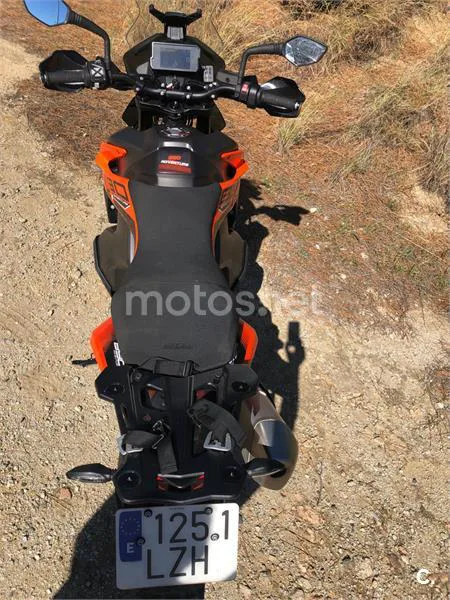 KTM 890 – Vista 3