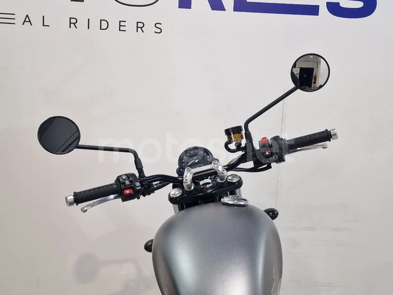 Triumph Street Twin – Vista 11