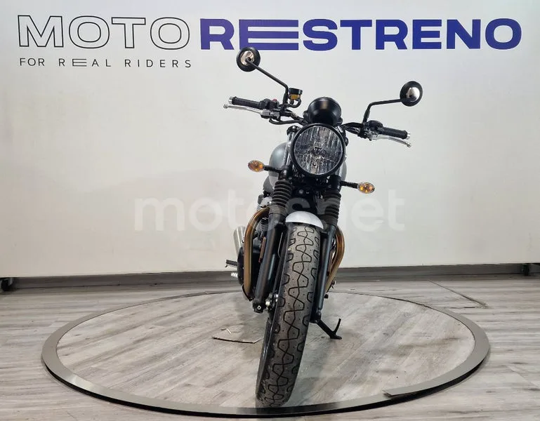 Triumph Street Twin – Vista 4