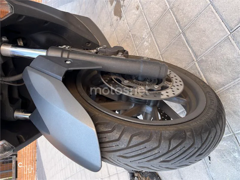 Yamaha XMAX 400 – Vista 4