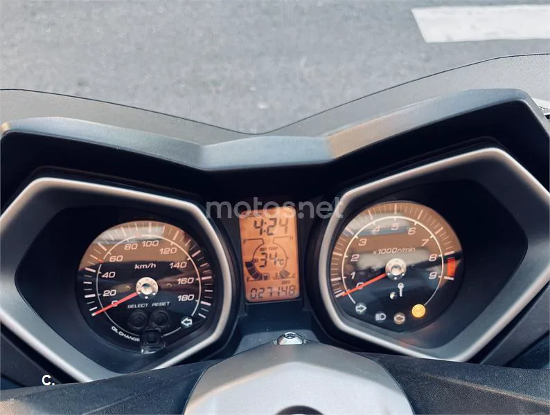 Yamaha XMAX 400 – Vista 6