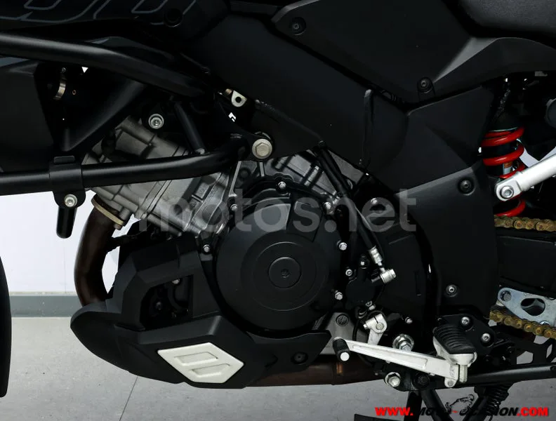 Suzuki V-Strom 1000 – Vista 10
