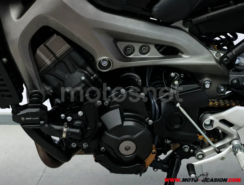 Yamaha MT-09 – Vista 19
