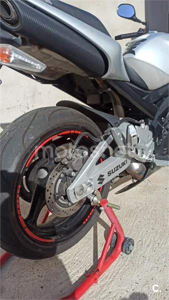 Suzuki GSR 600 – Vista 3