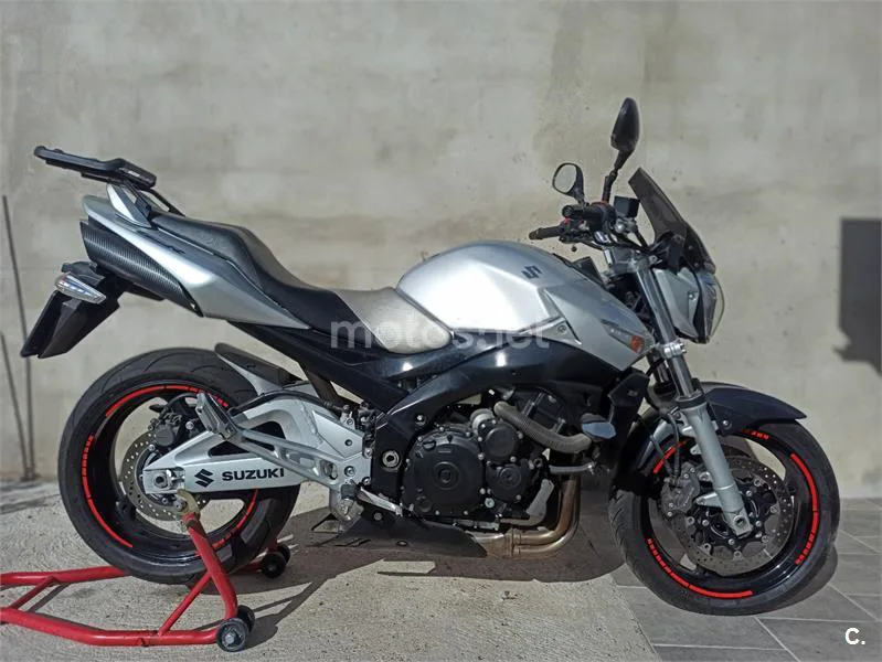 Suzuki GSR 600 – Vista 4