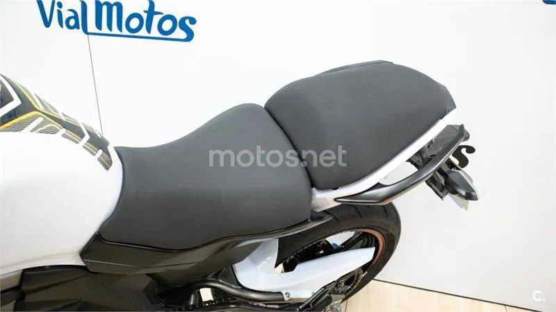 Kawasaki ER-6N – Vista 13