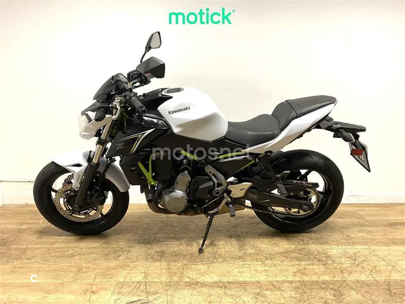 Kawasaki Z650 – Vista 8