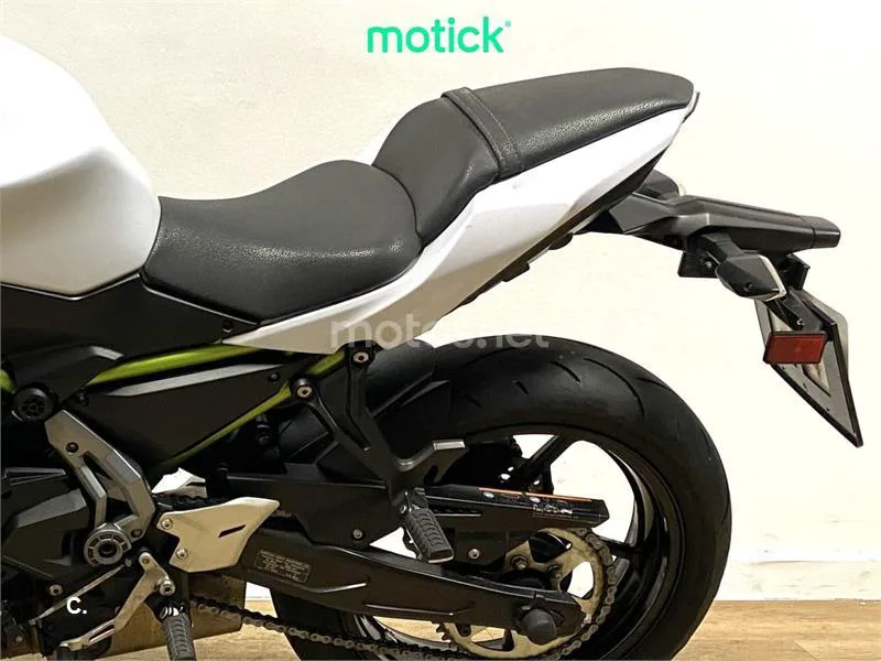 Kawasaki Z650 – Vista 10