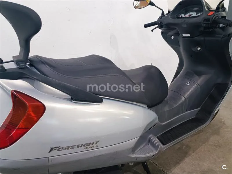 Honda FES 250 Foresight – Vista 14