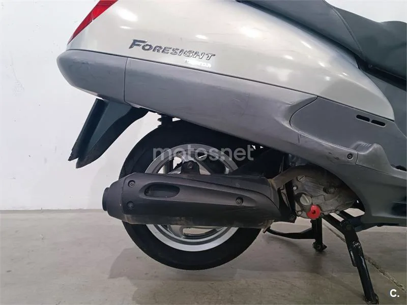 Honda FES 250 Foresight – Vista 15