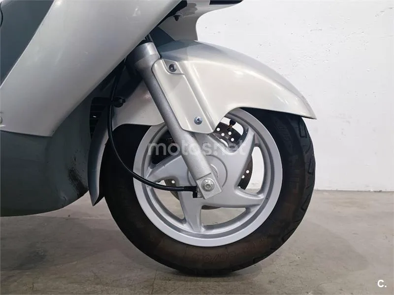 Honda FES 250 Foresight – Vista 16