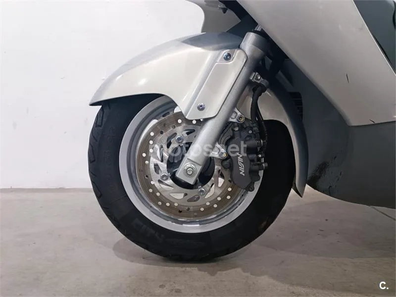 Honda FES 250 Foresight – Vista 22