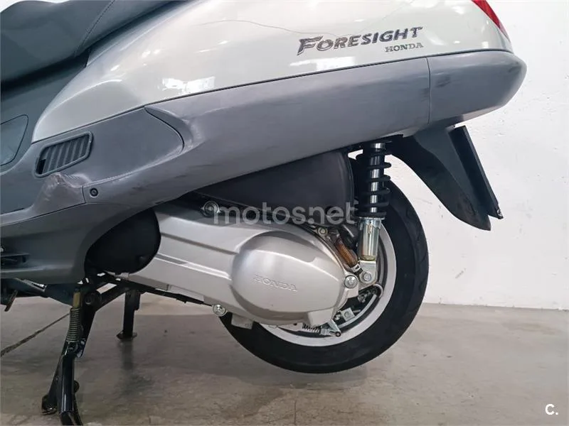 Honda FES 250 Foresight – Vista 23