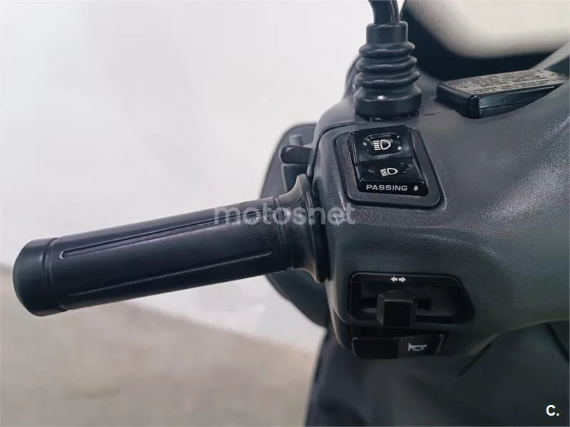 Honda FES 250 Foresight – Vista 25