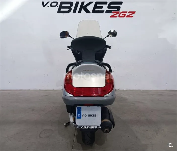Honda FES 250 Foresight – Vista 7