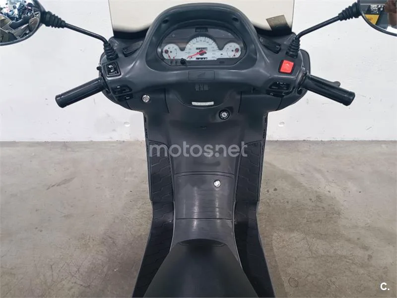 Honda FES 250 Foresight – Vista 9