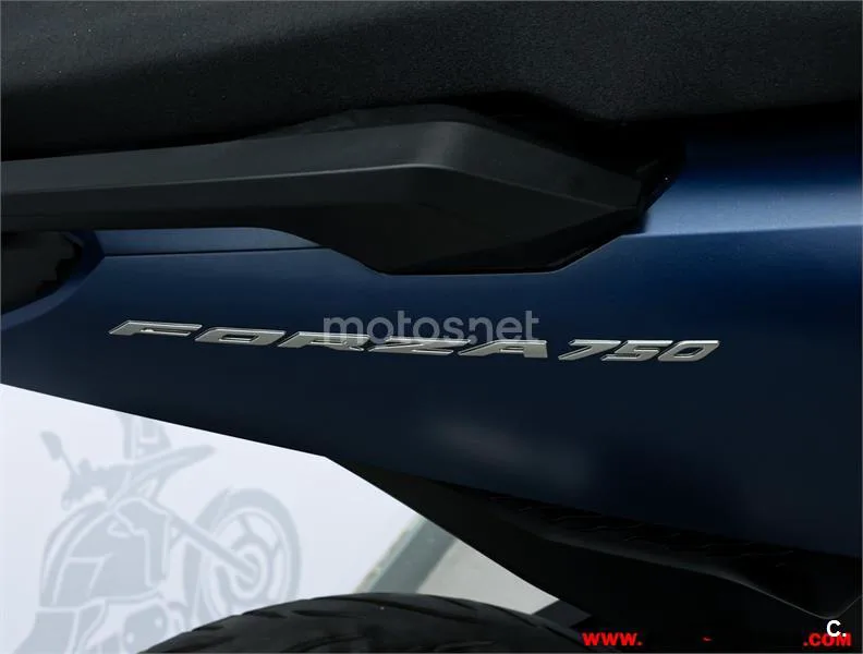 Honda Forza 750 – Vista 9