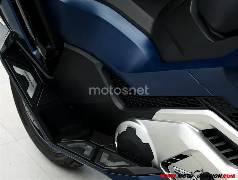 Honda Forza 750 – Vista 10