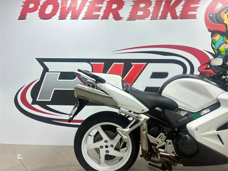 Honda VFR 800 – Vista 6