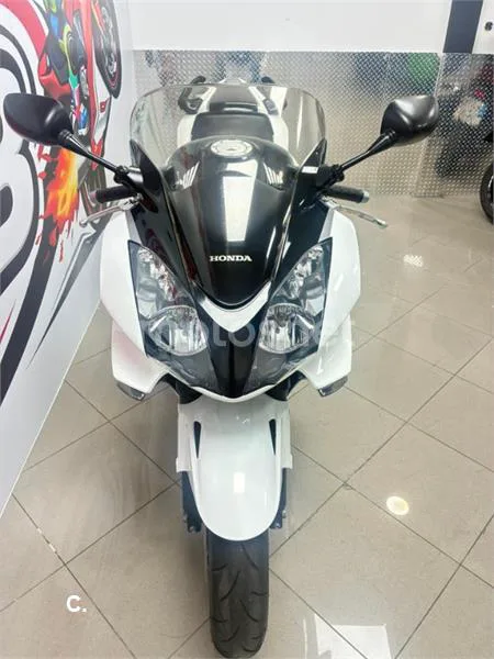 Honda VFR 800 – Vista 10
