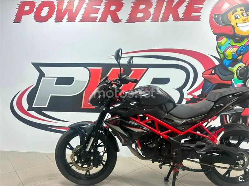 Benelli BN 125 – Vista 5