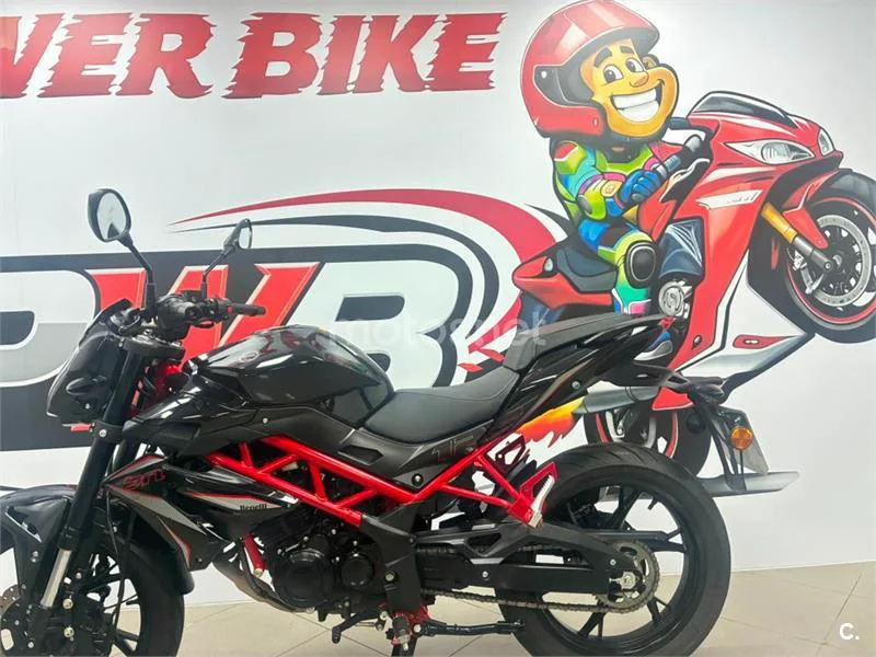 Benelli BN 125 – Vista 6