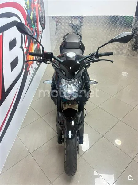 Benelli BN 125 – Vista 10