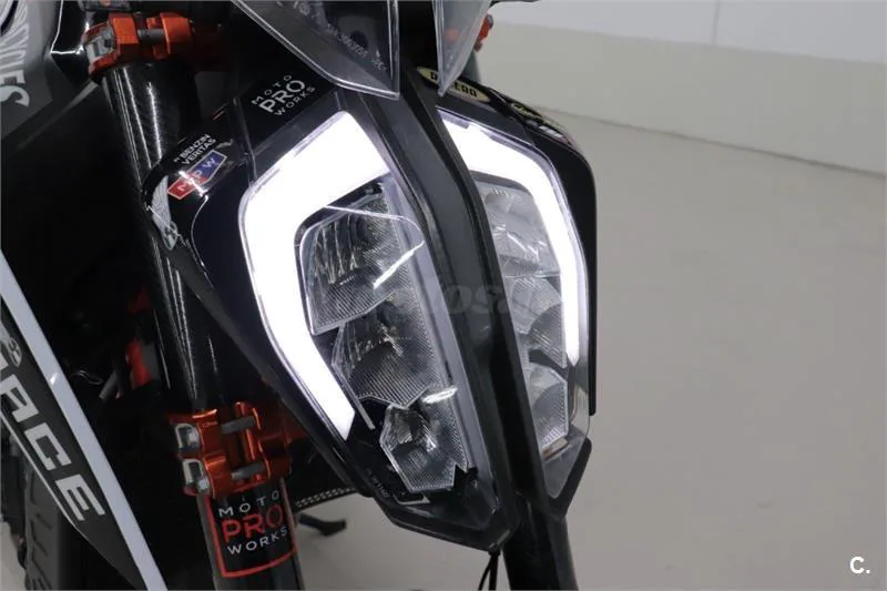 KTM 890 – Vista 2