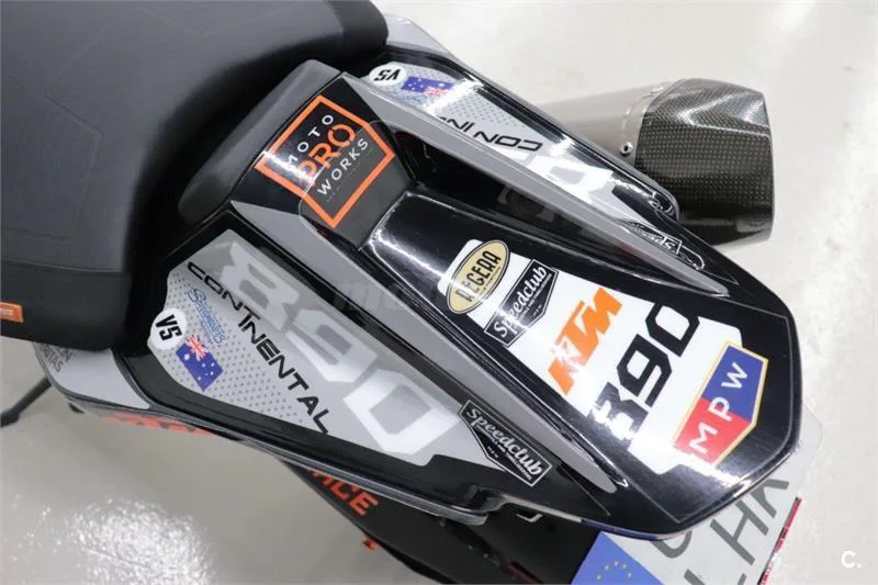 KTM 890 – Vista 3