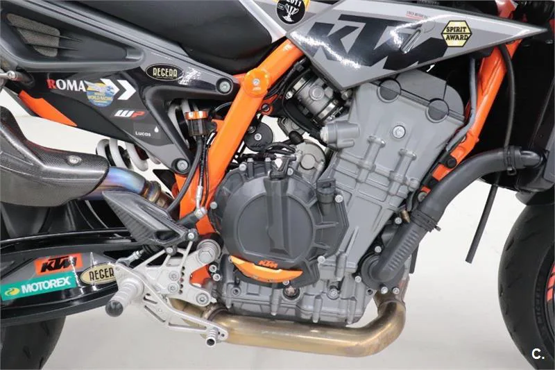KTM 890 – Vista 4