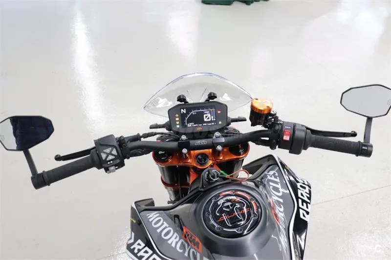KTM 890 – Vista 5