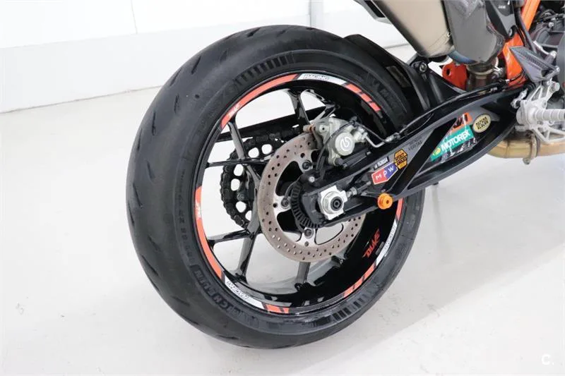 KTM 890 – Vista 6
