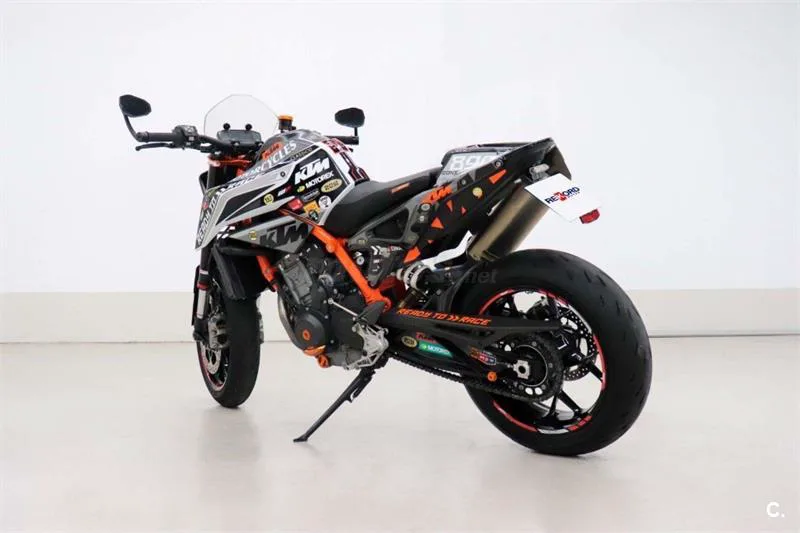 KTM 890 – Vista 7