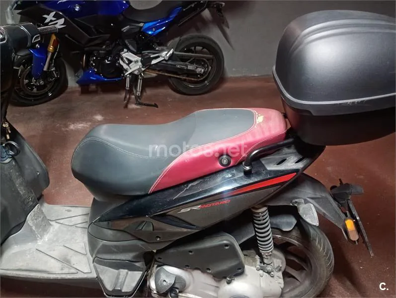 Aprilia SR Motard 125 – Vista 3