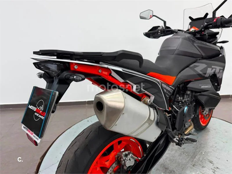 KTM 890 – Vista 11