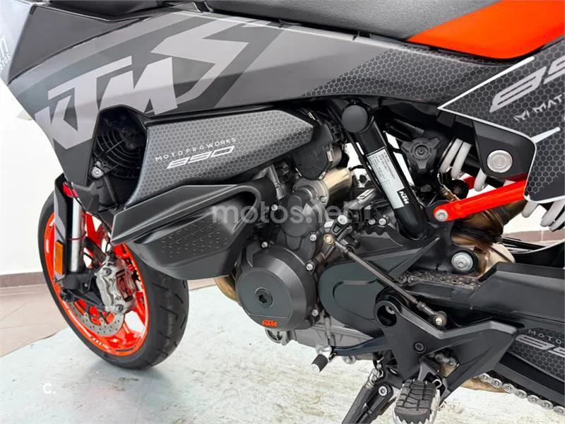 KTM 890 – Vista 13