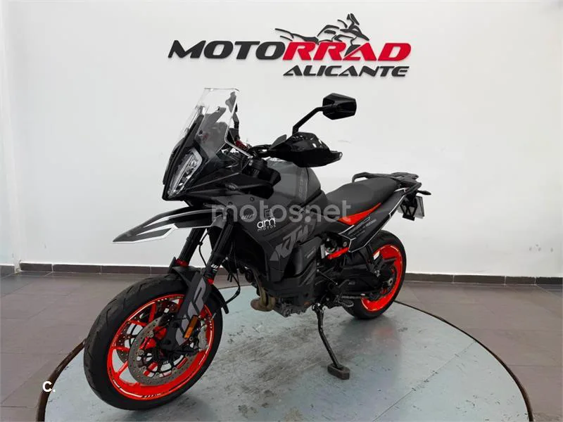 KTM 890 – Vista 14