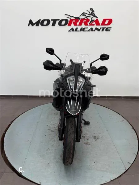 KTM 890 – Vista 15