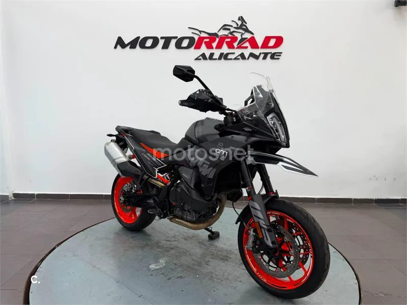 KTM 890 – Vista 16