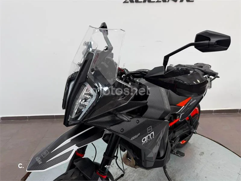 KTM 890 – Vista 18