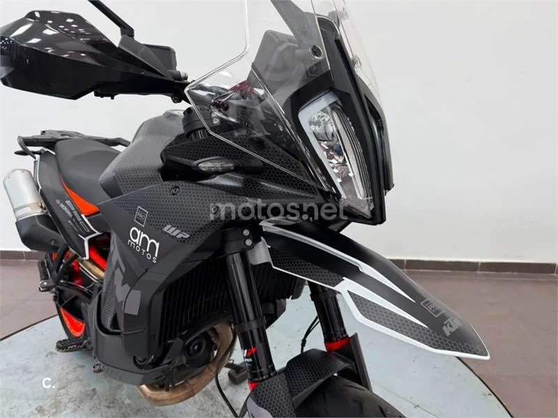 KTM 890 – Vista 20