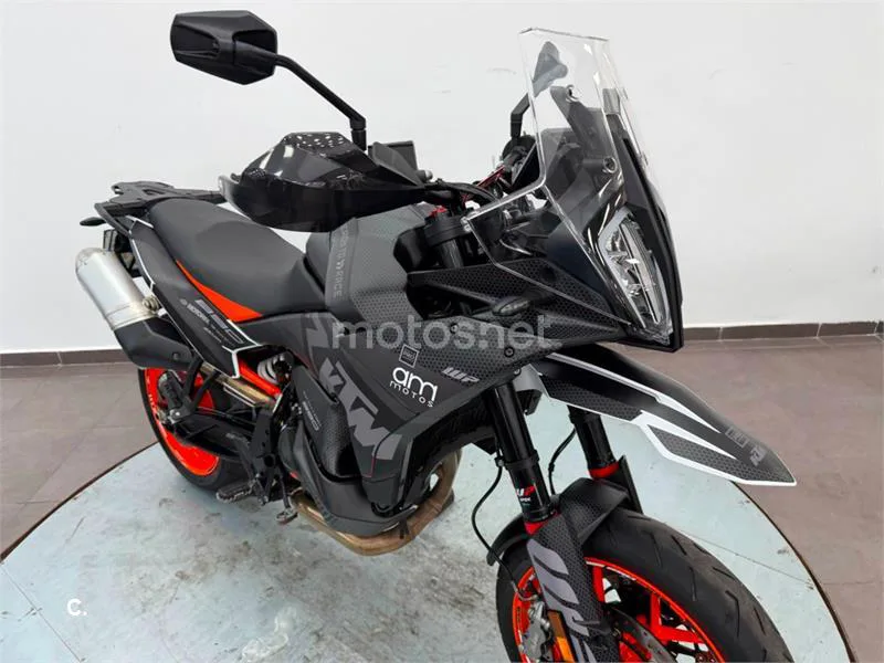 KTM 890 – Vista 21
