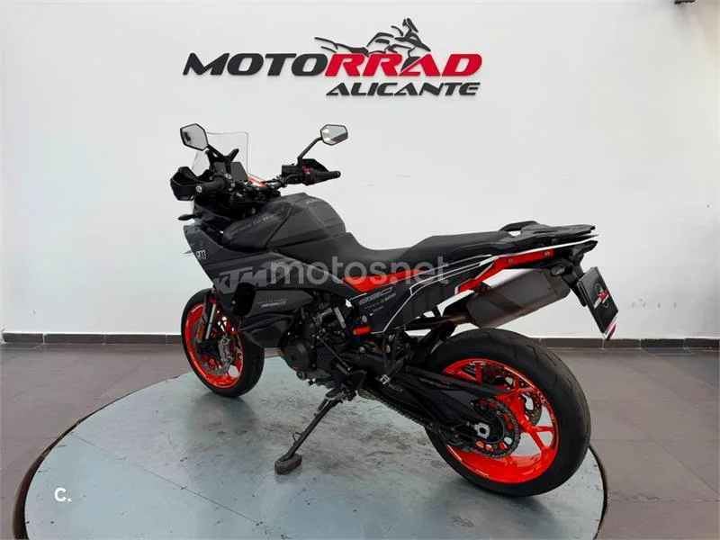 KTM 890 – Vista 5