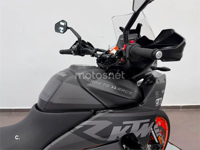 KTM 890 – Vista 6
